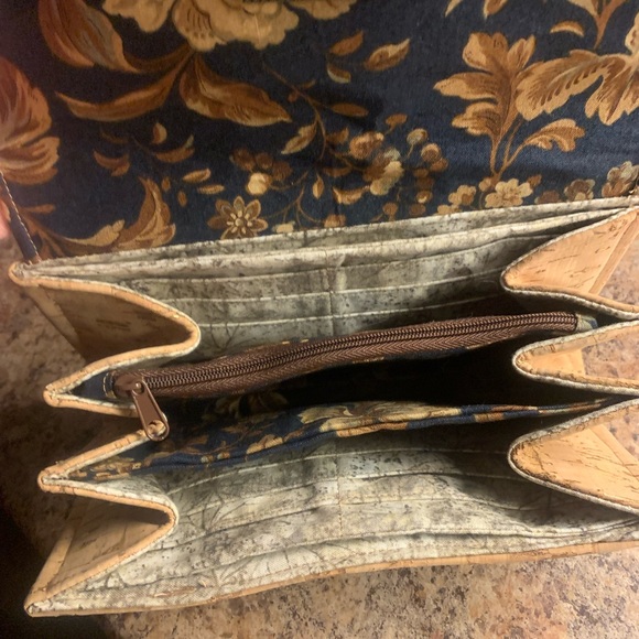 Beautiful vegan friendly  cork wallet - Picture 6 of 12